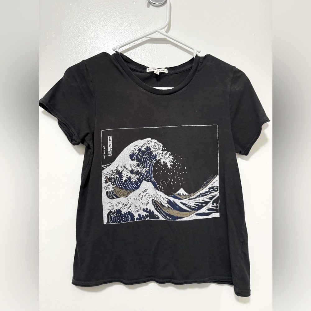 Women's - Future State Dark Gray "Great Wave" Graphic Crop Tee - XS